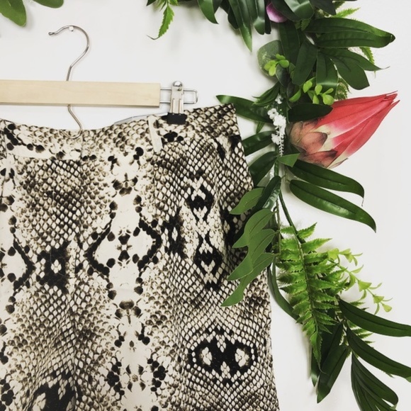 JCPenney Worthington NWT Snakeskin Print Shorts 14 - Picture 2 of 5